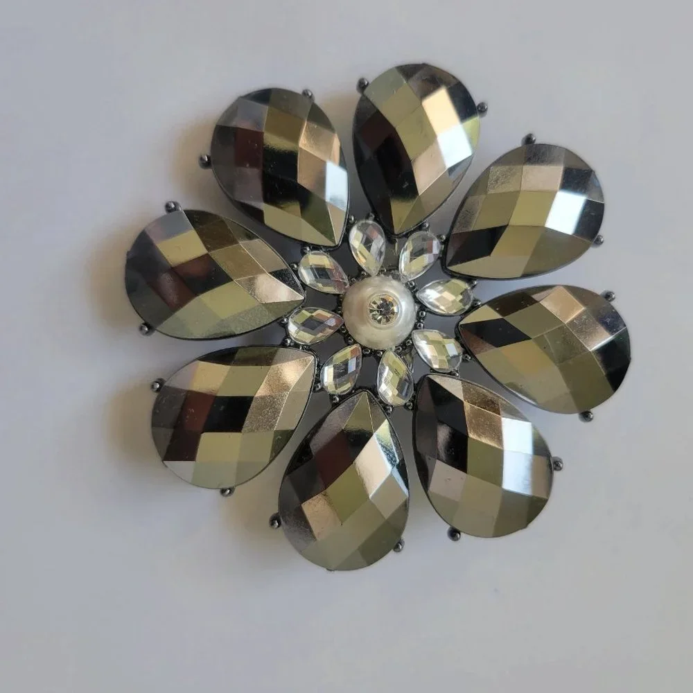 Brooch Pin - Picture 1 of 4